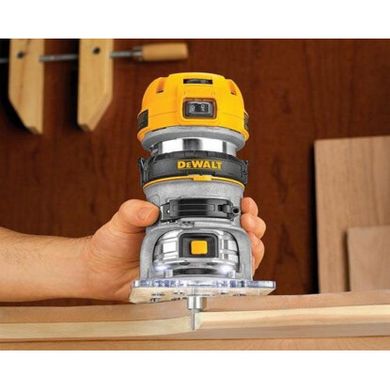 Фрезер DEWALT D26204K (900Вт/8мм/кейс)